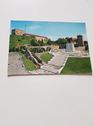 AK Trieste - Colle di San Giusto con il Castello, Il Monumento ai caduti e la Cattedrale.