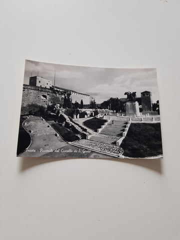 AK Trieste. Piazzale del Castello di S. Giusto.