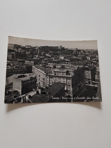 AK Trieste. Panorama e Castello San Giusto.