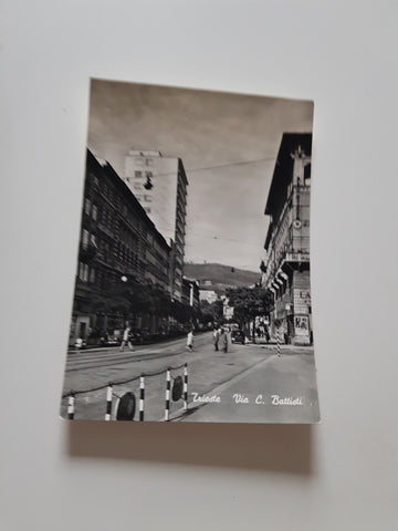 AK Trieste. Via C. Battisti.
