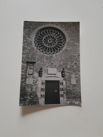 AK Trieste. Rosa trecentesca sulla facciata della Cattedrale di S. Giusto.