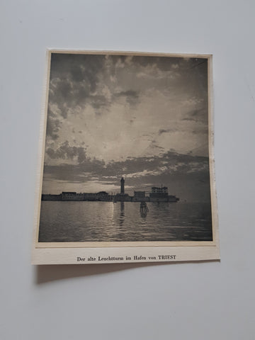 Klebebild (?) Der Alte Leuchtturm im Hafen von Triest.