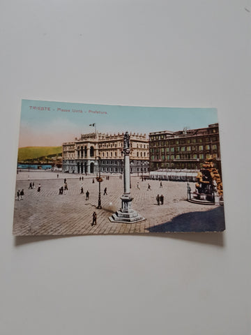AK Trieste. Piazza Unita Prefettura.