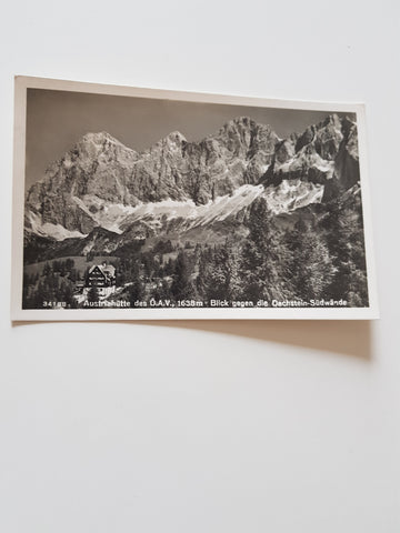AK Austriahütte. Blick gegen die Dachstein-Südwände.