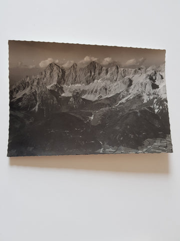 AK Dachstein-Südwände mit Dachsteinstraße.