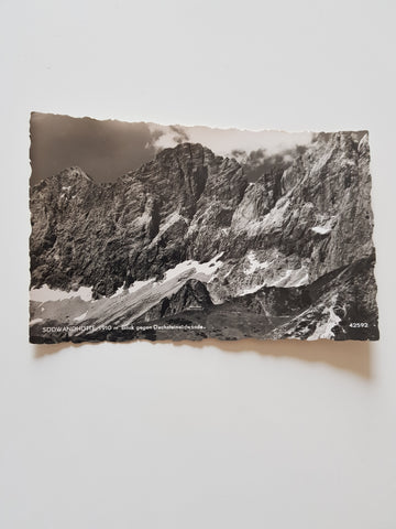 AK Südwandhütte Blick gegen Dachsteinsüdwände. (1956)