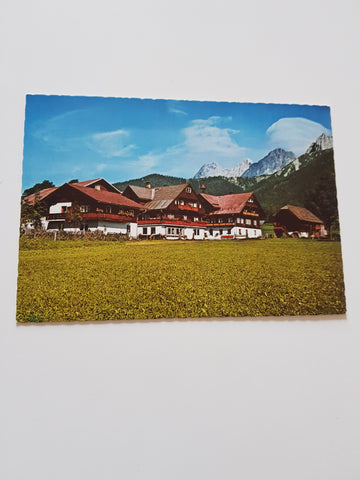 AK Ramsau am Dachstein. links: Minzl-Hof: Bes. Matthias Schrempf; rechts: Forster-Hof mit Gäastehaus Bes. Engelbert Simonlehner.