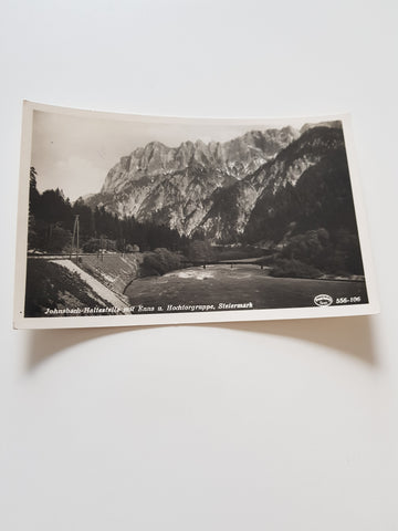 AK Johnsbach-Haltestelle mit Enns u. Hochtorgruppe. (1949-50)
