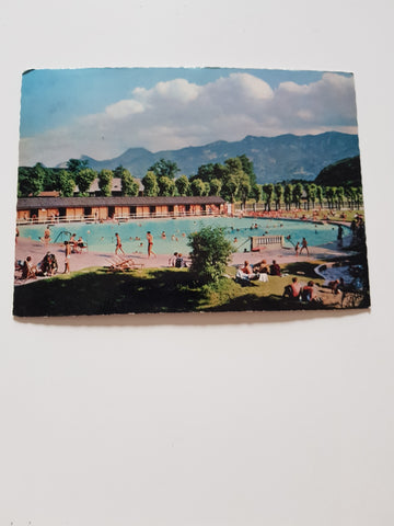 AK Warmbad Villach. Freibad mit Karawankenkette.