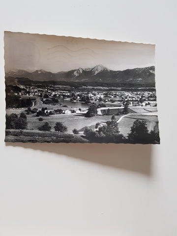 AK Villach mit Leonhardsee und Karawanken.