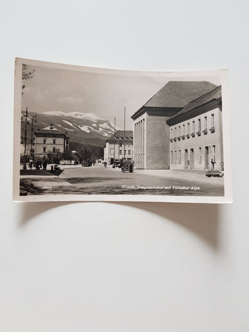 AK Villach. Hauptbahnhof mit Villacher Alpe.