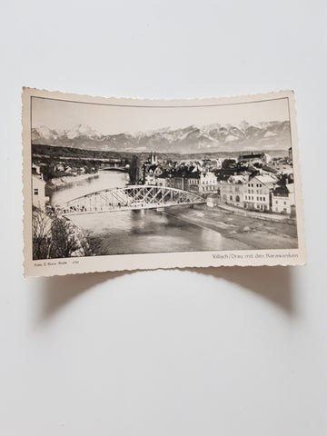 AK Villach/Drau mit den Karawanken.