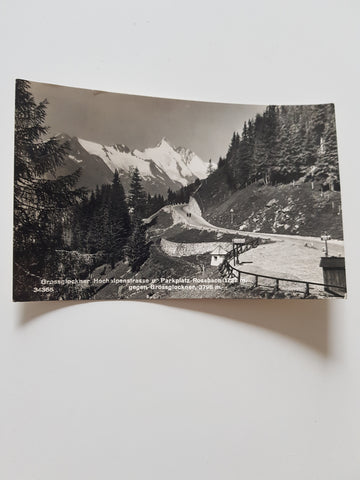 AK Grossglockner Hochalpenstrasse u. Parkplatz Rossbach gegen Grossglockner.