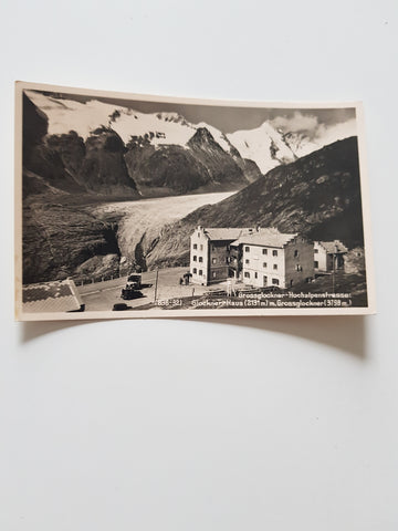 AK Grossglockner-Hochalpenstrasse. Glockner-Haus mit Grossglockner. (1936-37)