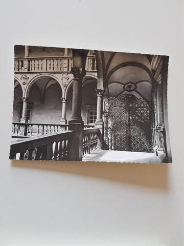 AK Spittal an der Drau. Schloß Porcia. Arkaden, geschmiedetes Tor.