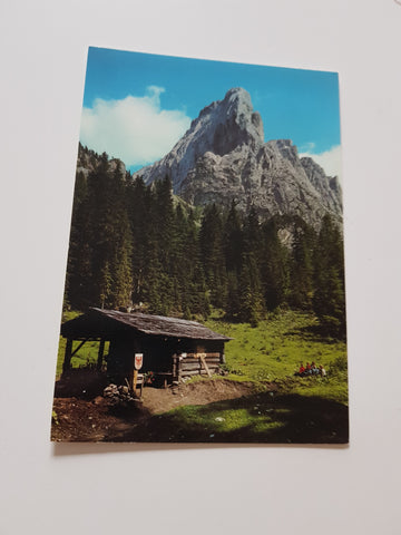 AK Motiv aus den Lienzer Dolomiten. Instein-Alm mit Laserzgruppe.