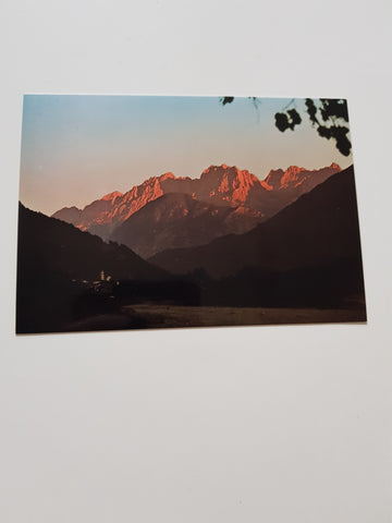AK Willkommen in Osttirol. Sonnenuntergang über den Dolomiten.