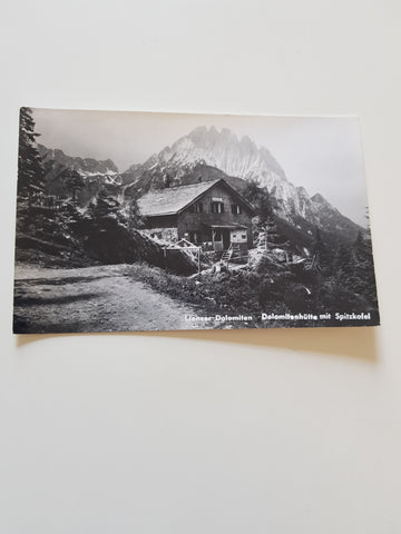 AK Lienzer-Dolomiten. Dolomitenhütte mit Spitzkofel.
