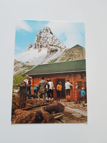 AK Standschützenhütte am Filmoor. Im Hintergrund die Kinigad.
