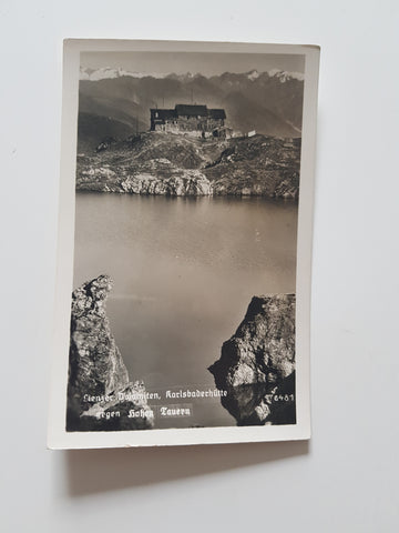 AK Lienzer Dolomiten, Karlsbaderhütte gegen Hohen Tauern.