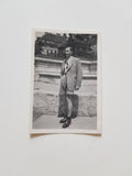 Kleines Foto vor dem Brunnen am Hauptplatz in Graz. (1950)