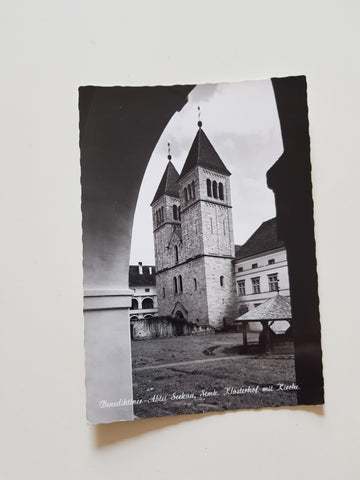 AK Benediktiner-Abtei Seckau. Klosterhof mit Kirche. (1964)