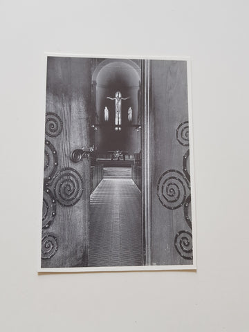 AK Seckau. Blick in das Innere der Basilika der Abtei. Romanische Kreuzigungsgruppe, Altar.