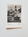 AK Leoben, Bergmannsbrunnen mit Rathaus.