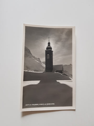 AK Lech am Arlberg. Kirche mit Omeshorn.
