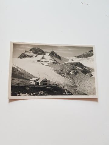 AK Wiesbadnerhütte am Fermuntferner. Piz Buin. (1925)
