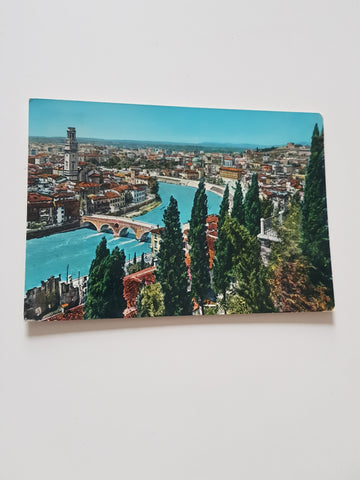 AK Verona. Panorama coll'Adige - Ponte Pietra.