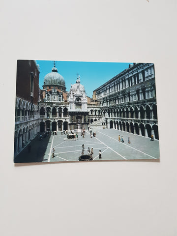AK Venezia. Palazzo Ducale - Cortile.