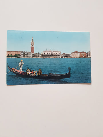 AK Venezia. Panorama del Bacino S. Marco e gondola.