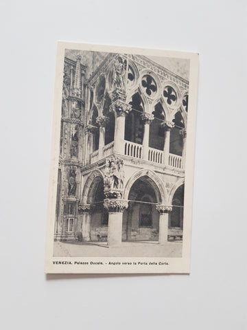 AK Venezia. Palazzo Ducale. Angolo verso la Porta della Carta.