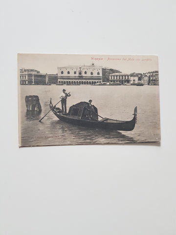 AK Venezia. Panorama del Molo con gondola.