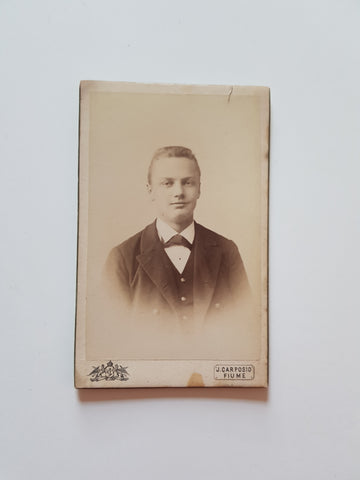 Kleines Porträtfoto (J. Carposio, Fiume)