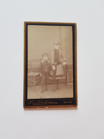 Kleines Porträtfoto Kinder. (Hans Schullerbauer, Brixen, Bressanone)