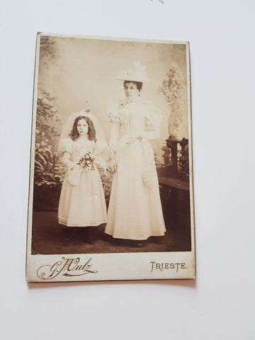 Porträtfoto Frau mit Tochter. (Giuseppe Wulz, Trieste)