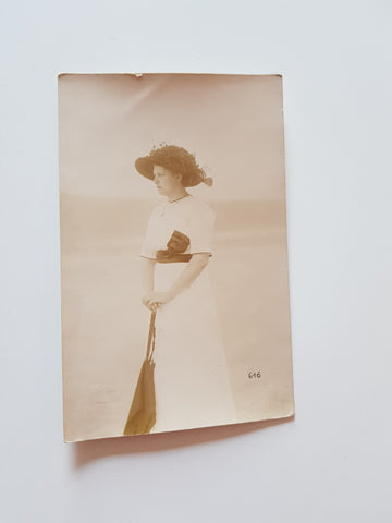 Porträtfoto Frau (E. Jelussich, Abbazia Fiume Lovrana)