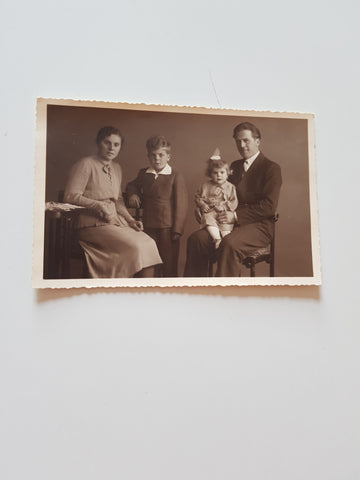 Porträtfoto Eltern mit Kindern (Foto Ratschiller, Merano 1939)