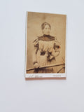 Kleines Porträtfoto Frau (E. Mioni, Trieste)