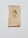 Kleines Porträtfoto Frau (Giuseppe Wulz, Trieste)
