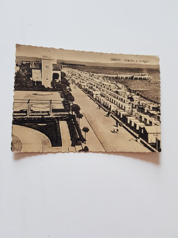 AK Grado. Giardini e spiaggia.