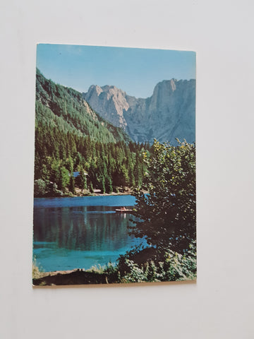 AK Fusine Valromana Lago inferiore Sullo sfondo il gruppo del Mangart.