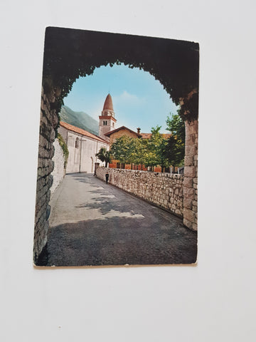 AK Venzone. Prima dei terremoti del 1976. Porta e Chiesa S. Giovanni.