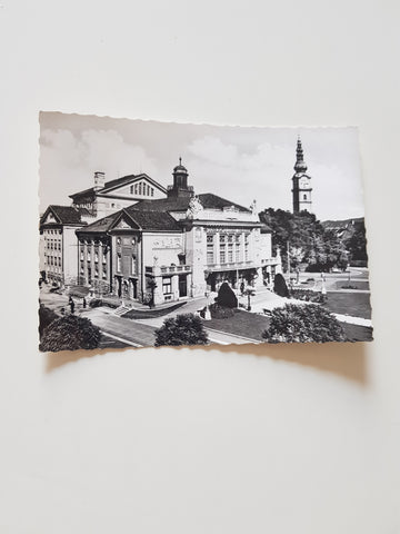 AK Klagenfurt. Stadttheater mit Stadtturm.