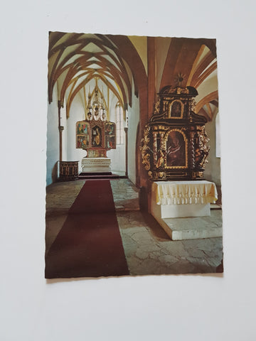 AK Maria Magdalena Kirche. Innenansicht mit Flügelaltar und Seitenaltar.
