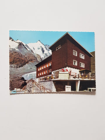 AK Großglockner Hochalpenstrasse. Karl-Volkert Haus gegen Pasterze und Großglockner.