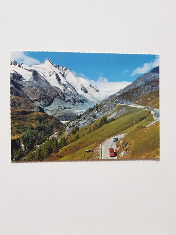 AK Großglockner Hochalpenstraße. Blick gegen Großglockner. und Alpenhotel Franz Josef Haus.