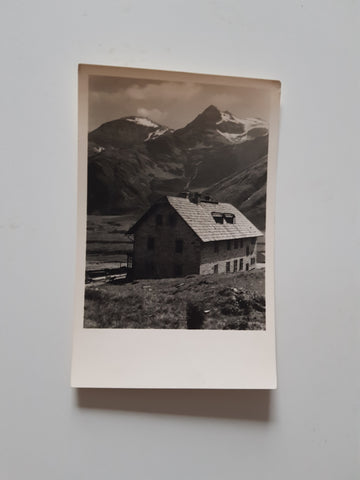 AK Berg- und Skidörfl Naßfeld bei Böckstein. Goldberg (Sonnblick)gruppe bei Badgastein. Naturfreunde Schutzhaus Neubau am Sonnblick.